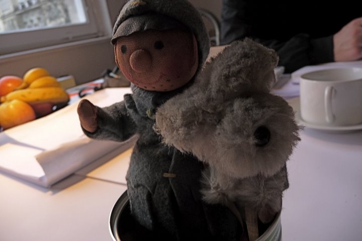 Kleiner Soldat mit Hund