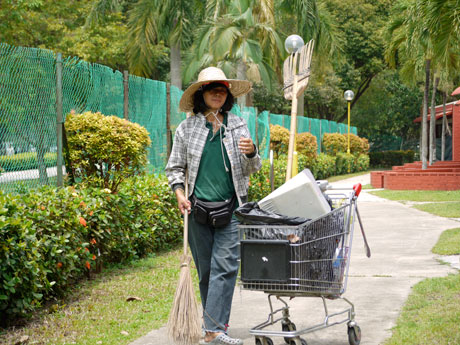 chinese-cleaningwoman Chinese cleaning woman in front of our condo