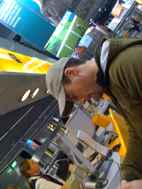 confusion_0928 How can Kjell's bike fly on its own from Frankfurt to Moscow, Idaho