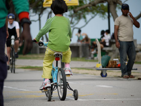 girl-onbike They like bikes