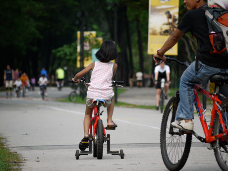 girl-onbike1 Little girl on bike