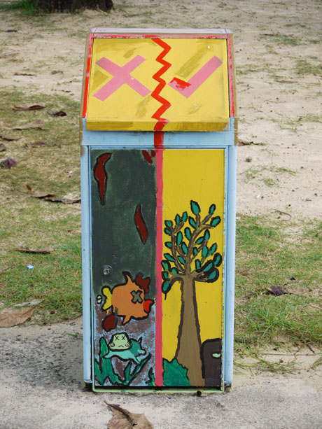 trash don't litter in Singapore