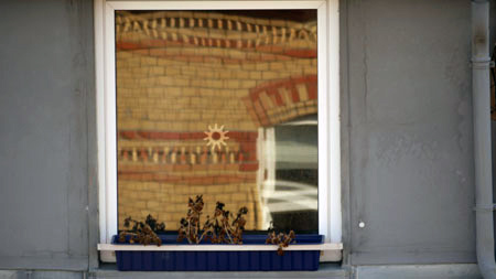 blickausdemfenster10300461 View out of a window into a window out of a window ...